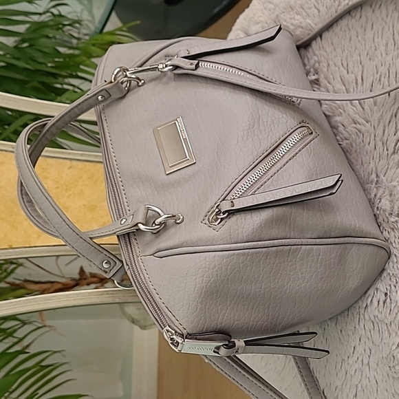 Juicy Couture Sholder/Crossbody Bag ❤️ - Picture 2 of 8